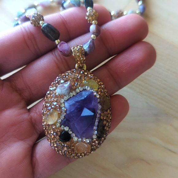 Necklace with Amethyst-looking stone - Picture 5 of 5